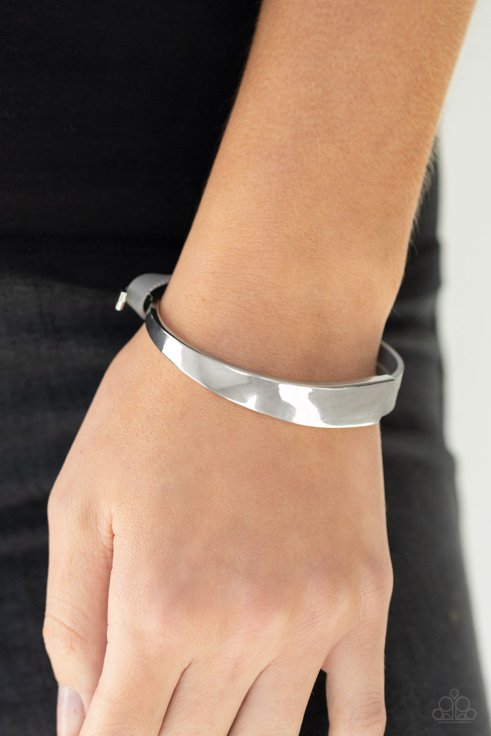 A Notch Above The Rest Bracelet - Silver - SassyChicGlitz